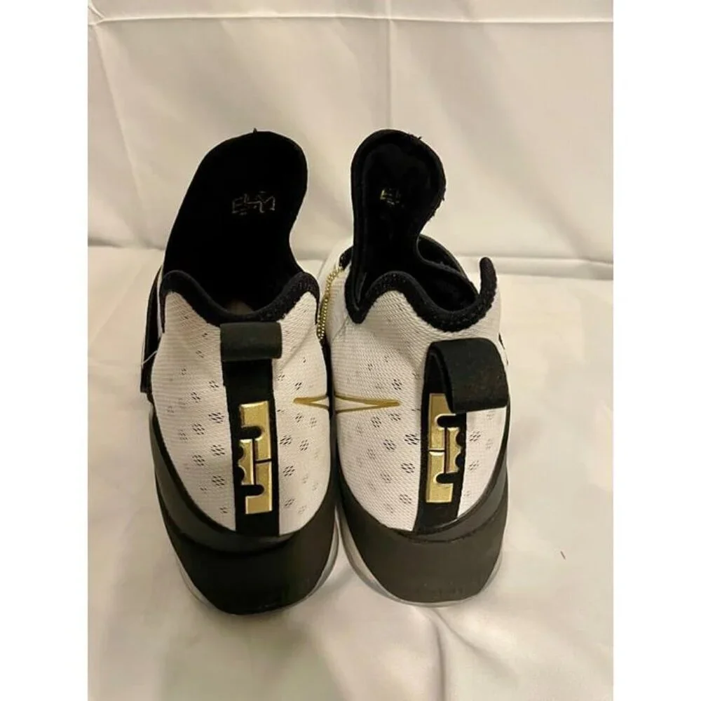 Nike White and Black Men's Athletic Shoes - Picture 2 of 5